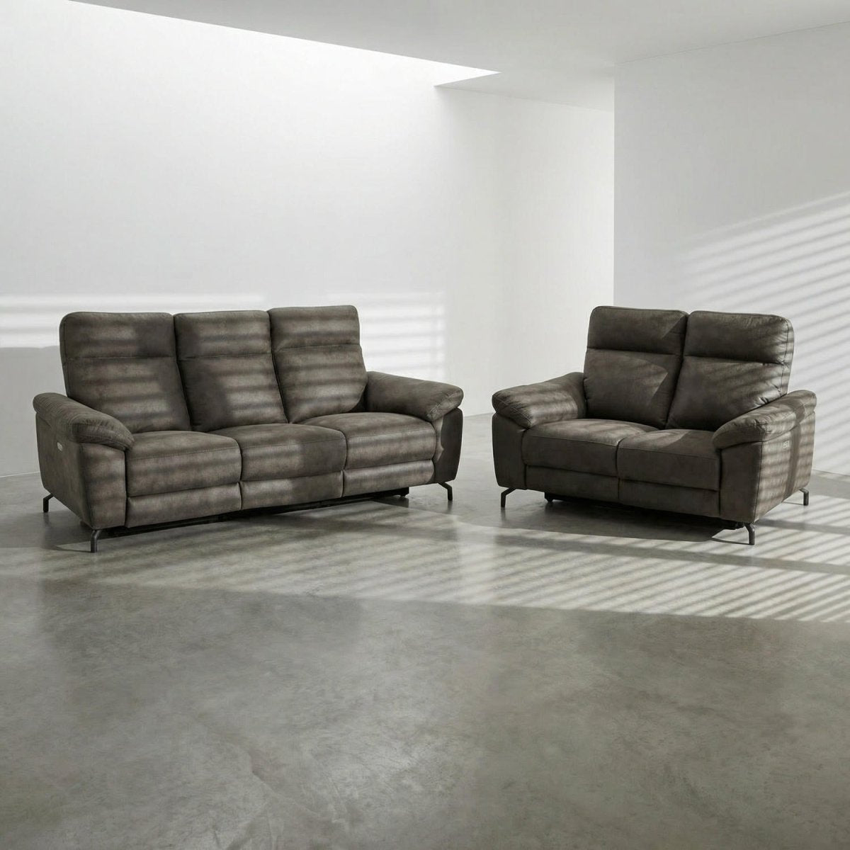 Couchgarnitur 3+2 - mit Elektrische Relaxfunktion, USB - Stoffbezug Taupe