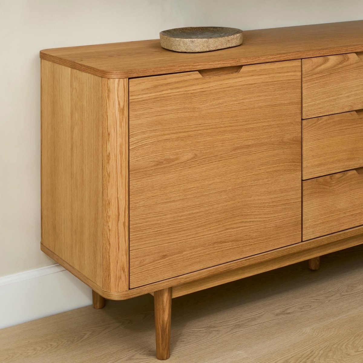 Sideboard mit 2 Türen - 180 cm breit - Wildeiche