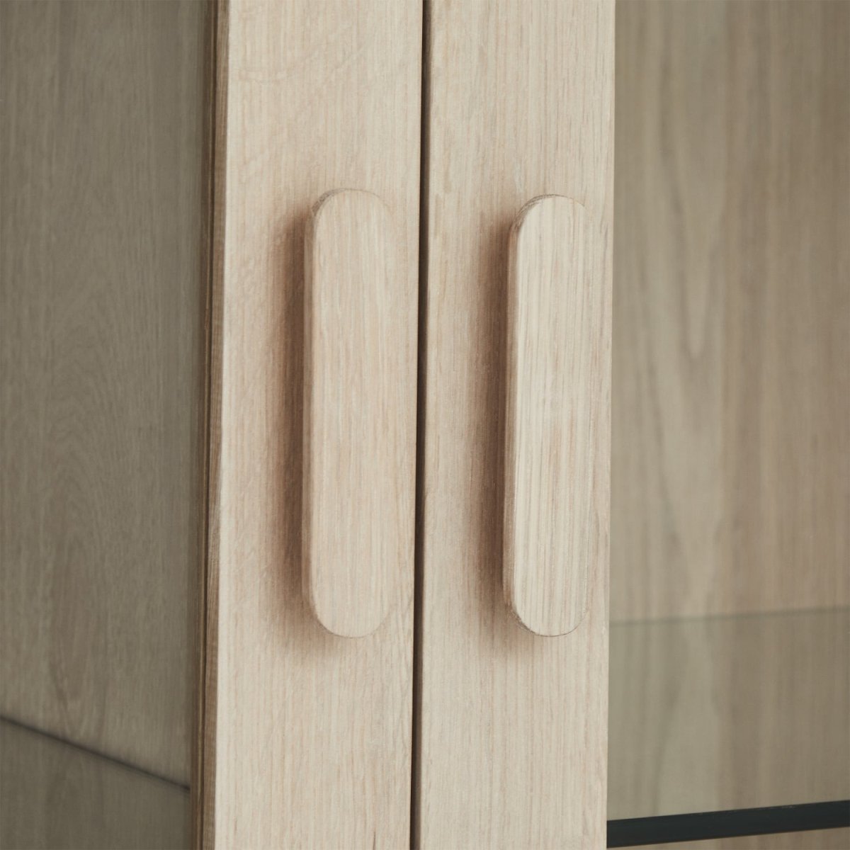Vitrine mit LED-Beleuchtung - 110 cm breit - Eiche bianco
