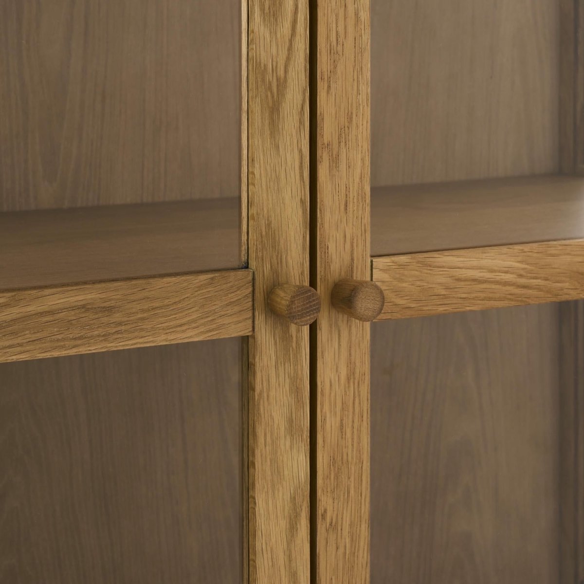 Sideboard mit 3 Glastüren - 137 cm breit - Wildeiche
