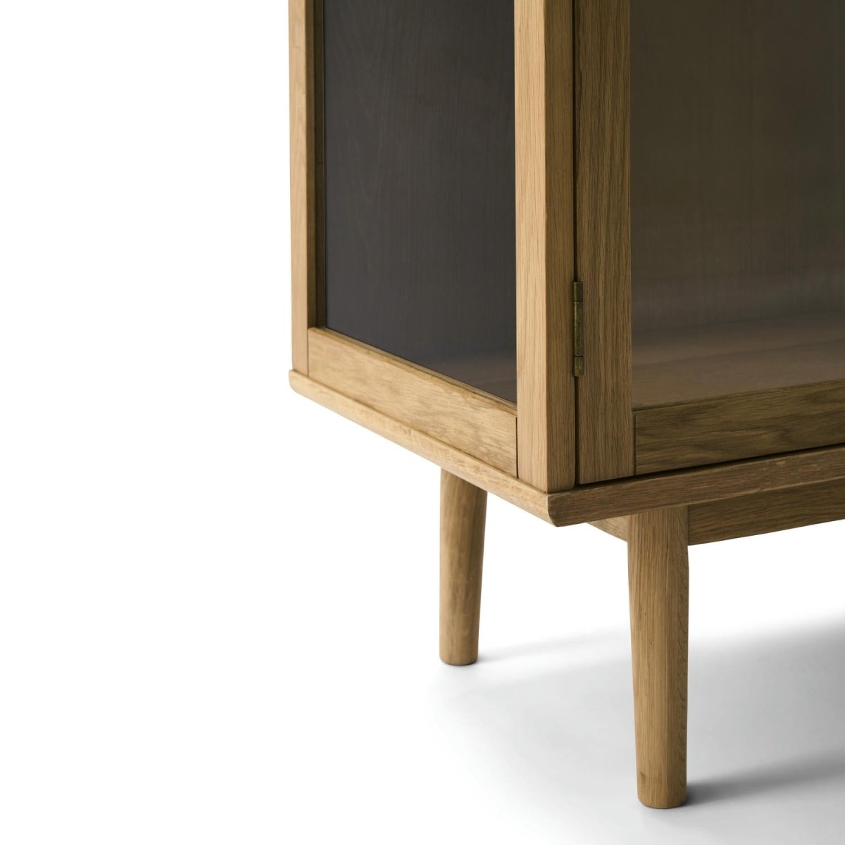 TV-Tisch mit 3 Glastüren - 137 cm breit - Wildeiche